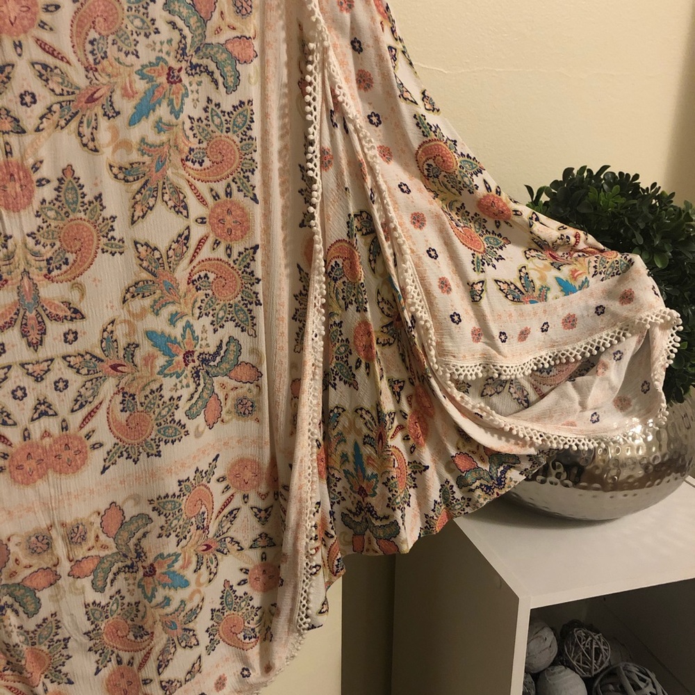Pink paisley kimono 🎀 - Picture 2 of 5